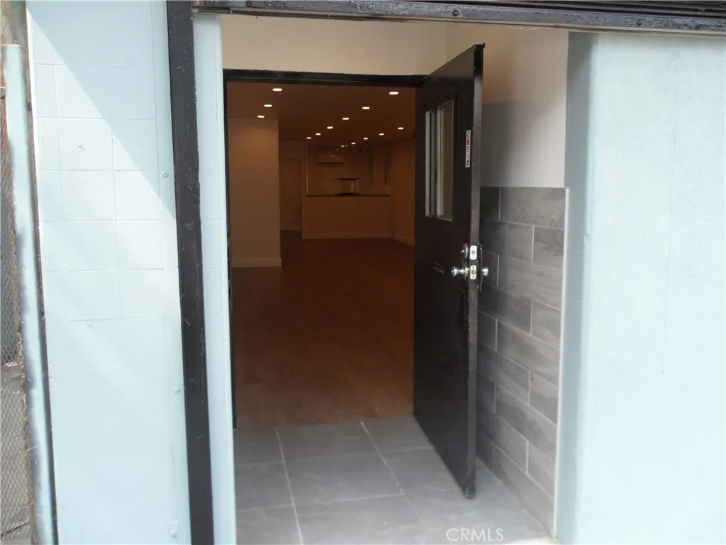 8763 S San Pedro Street, Los Angeles, California 90003 home-pic-3